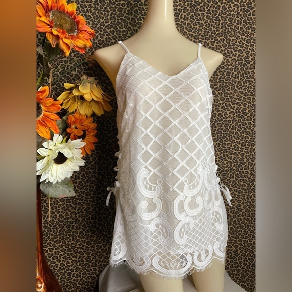 🌴3/$30🌴DOE & RAE White Embroidered Sleeveless Corset Side Tie Tank Blouse NWT - Picture 2 of 11